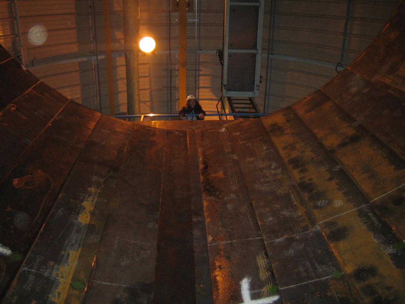 Vue du laboratoire neutrino depuis le fond du puits à 7 m de profondeur