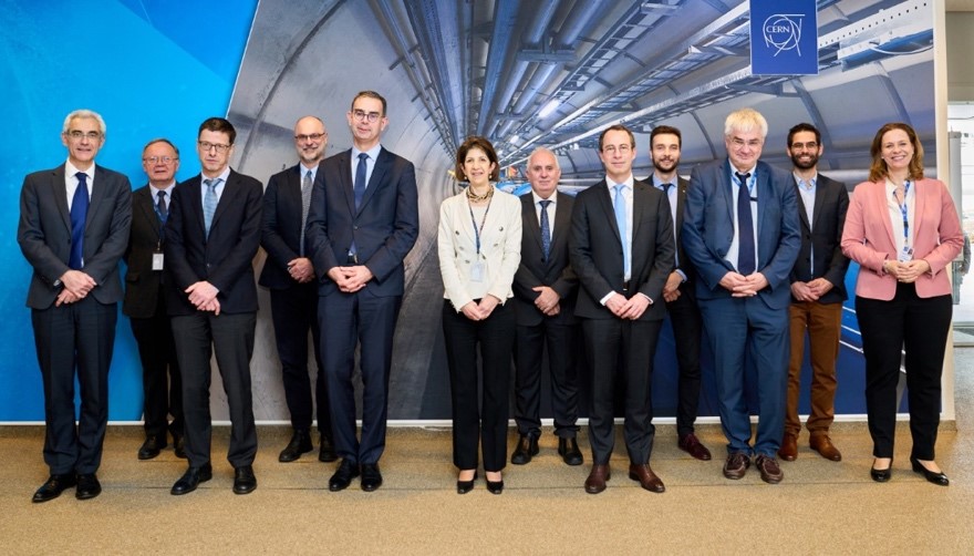 Signature de l’accord de collaboration entre le CEA-IRFU et le CERN pour le projet High Field Magnets