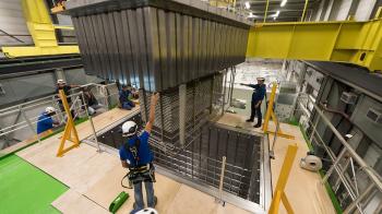 Les premiers signaux de l'expérience WA105, prototype de détecteur de neutrinos de nouvelle génération