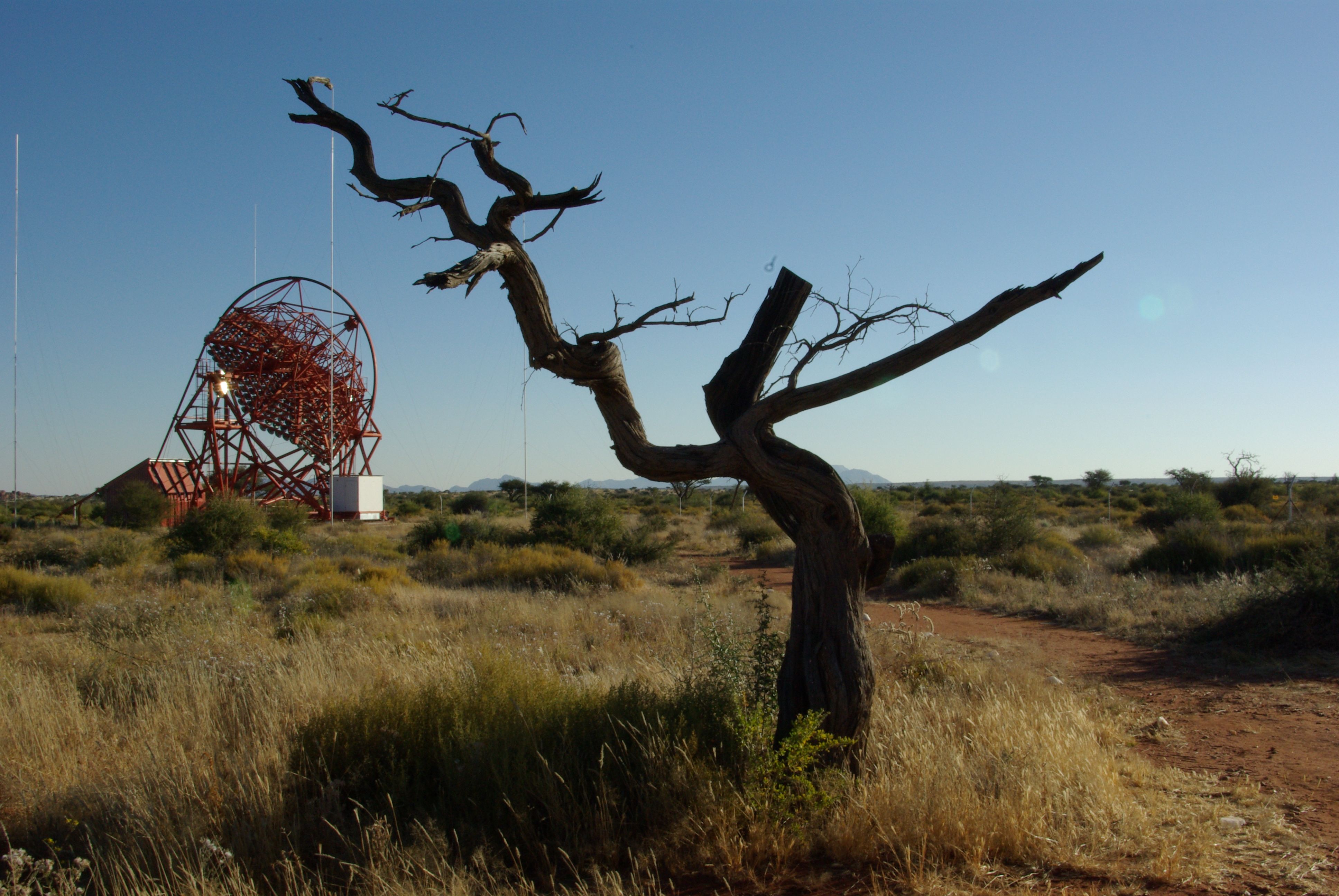Vue en Namibie de Hess,  télescope consacré à l'exploration du ciel gamma à très haute énergie 