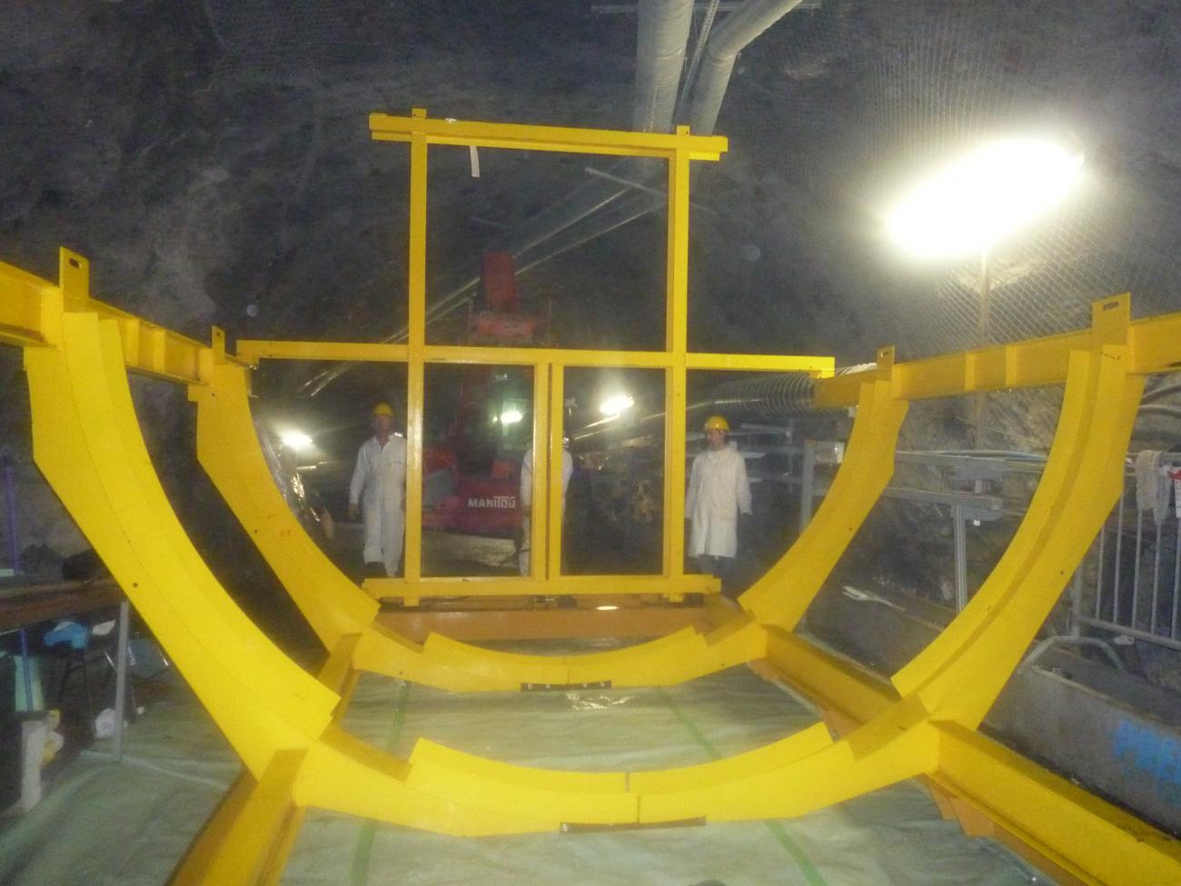Passage à Blanc des outillages de transport du Gamma Catcher dans le tunnel du labo neutrino Double Chooz