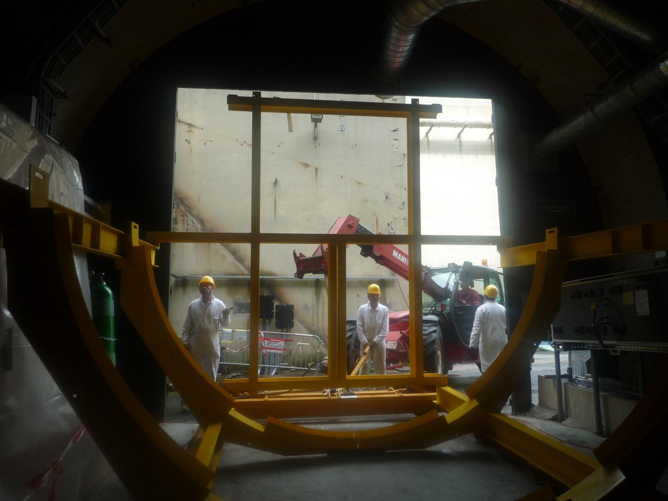 Passage à Blanc des outillages de transport du Gamma Catcher dans le tunnel du labo neutrino Double Chooz