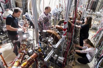 GBAR takes its first steps at the Cern