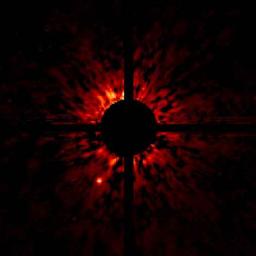 Image infrarouge profonde autour de l'étoile la plus brillante du ciel.