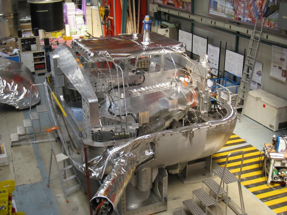 The GLAD superconducting spectrometer for R3B