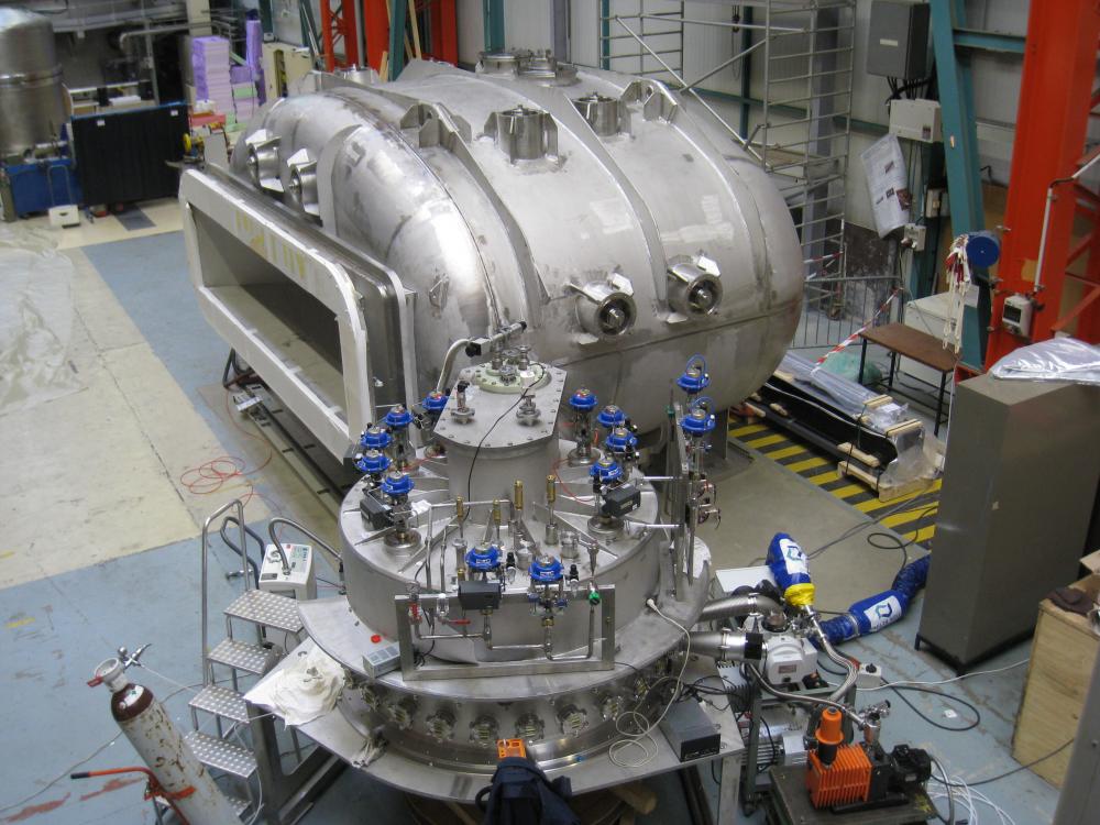 The GLAD superconducting spectrometer for R3B
