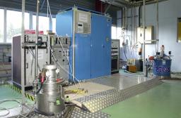 Test Cryostat at Variable Temperature and High Magnetic Field Saclay (CETACES)