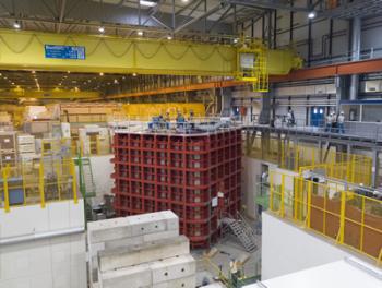 Les premiers signaux de l'expérience WA105, prototype de détecteur de neutrinos de nouvelle génération