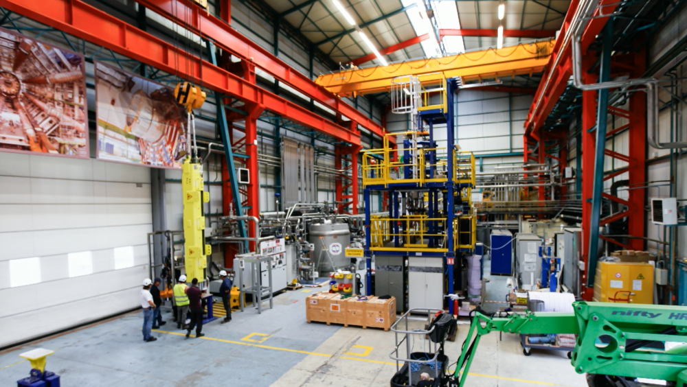 Testing the MQYYM superconducting magnet in the STAARQ station: multiple achievements