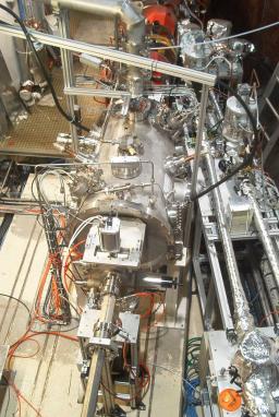 Cavités supraconductrices pour machines à rayonnement synchrotron : cryomodules Soleil et Super-3HC